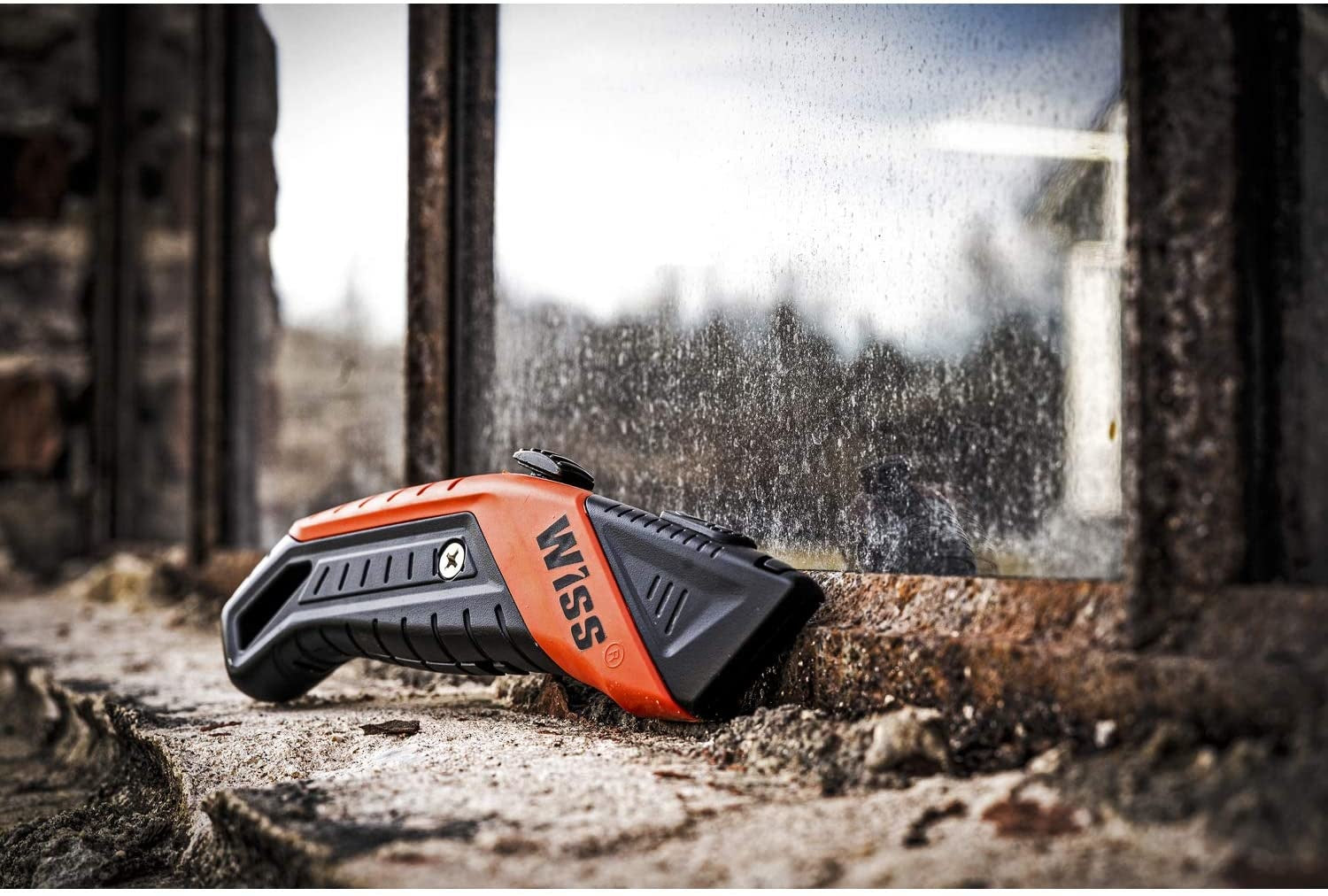 WKAR2 AUTO-RETRACTING UTILITY KNIFE